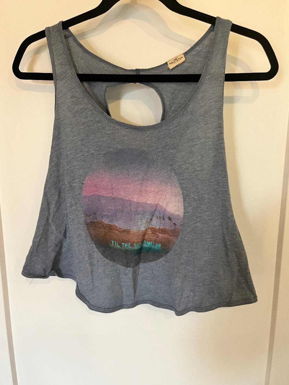 Hollister Graphic Tank Top M Gray Twist Front Sunset